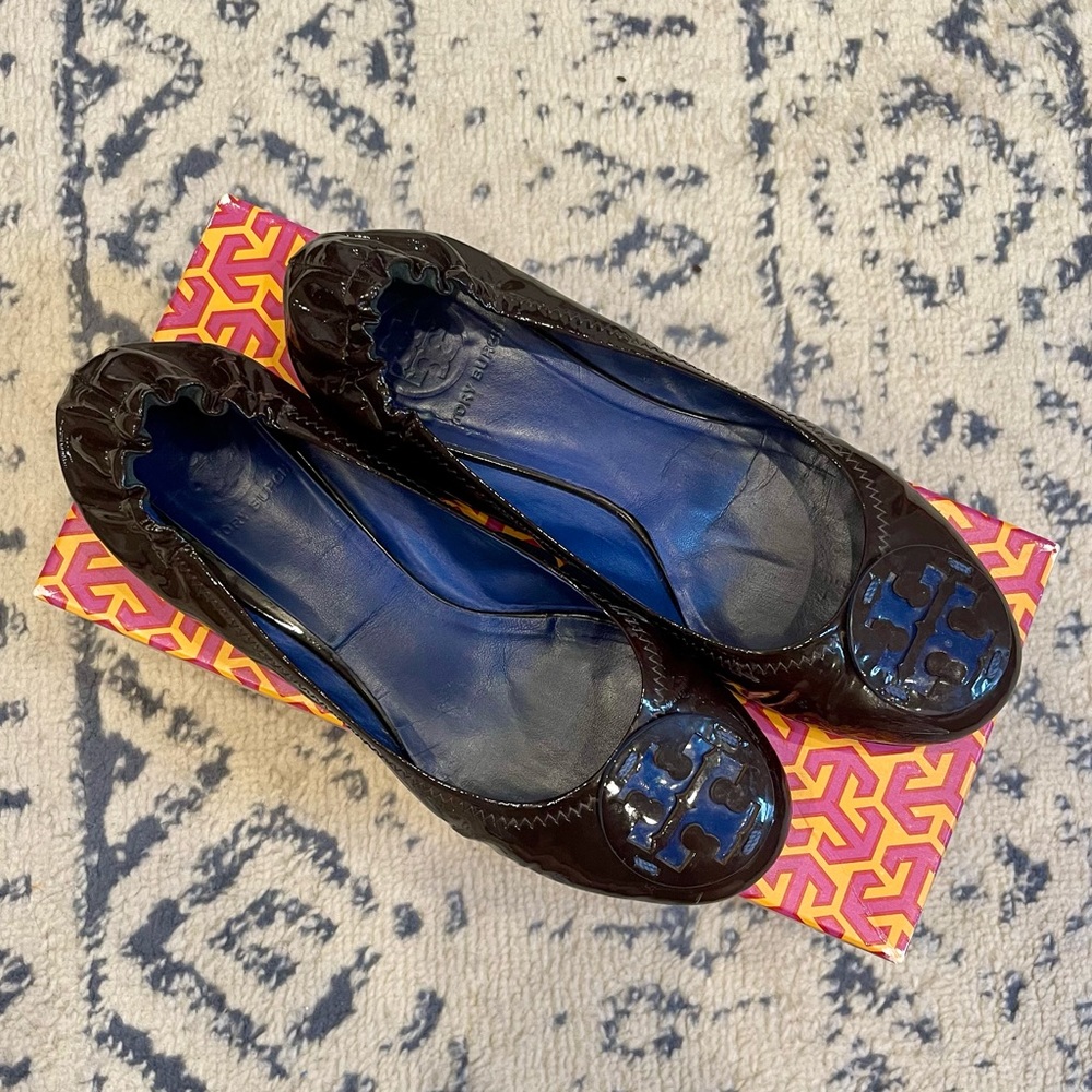 Tory Burch Women’s Minnie Reva Travel Ballet Flat - Coconut / Blue Size 7.5